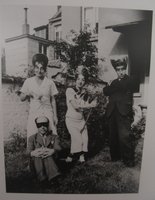Выставка «Рене Магритт и фотография», фотография «Пришельцы»